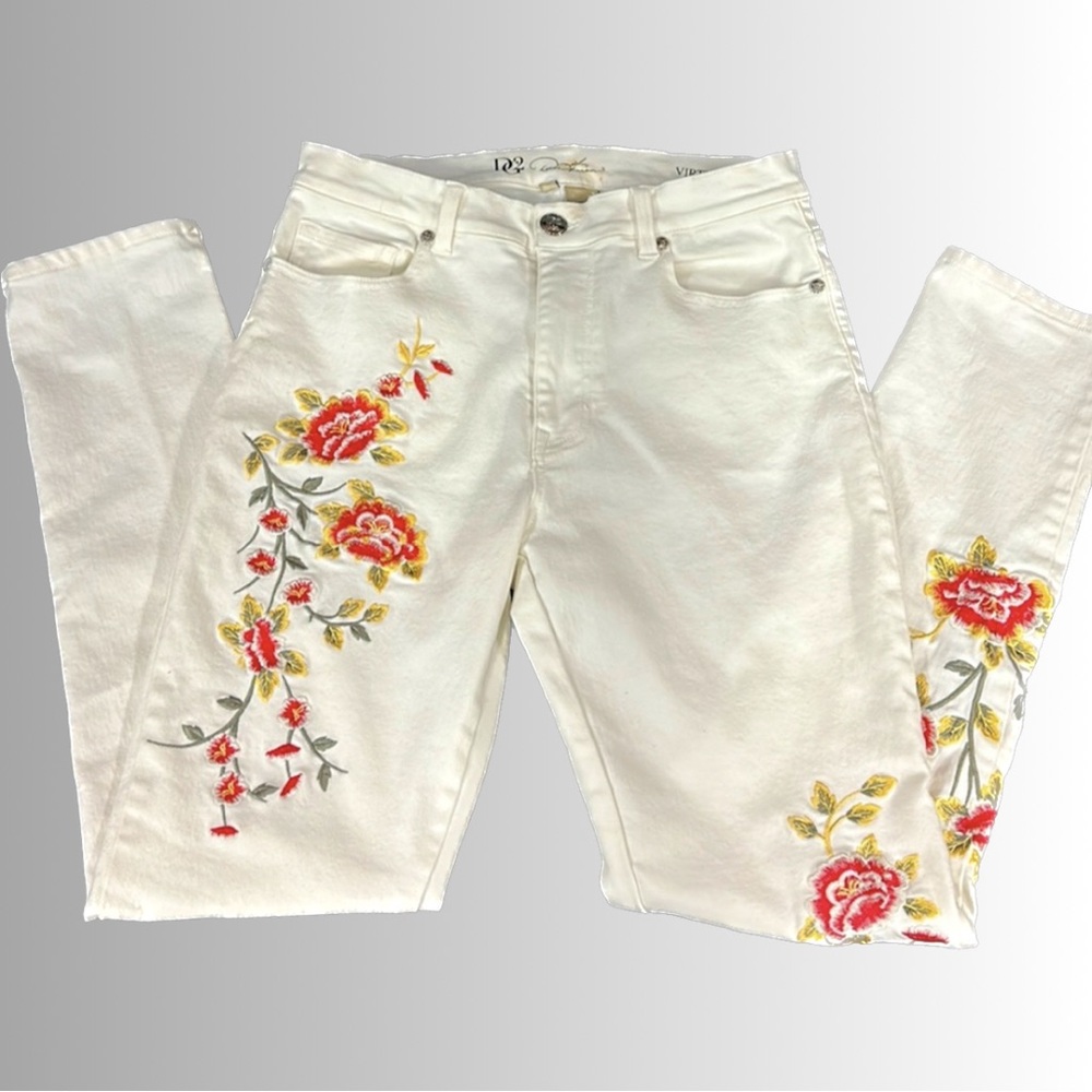 DG2 Women’s White Denim Floral Embroidered jeans - Size 8
